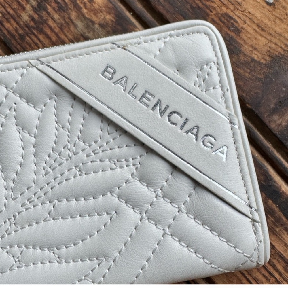 Balenciaga White Quilted Women's Wallet - Picture 3 of 8